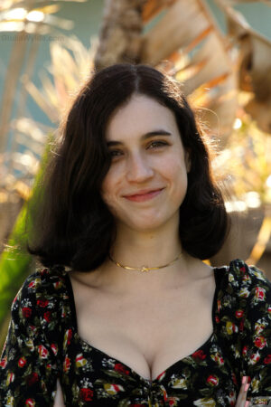 Zishy: Giulia Wylde's big tits on glass